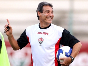 Carpegiani promete não ficar na retranca contra o Vasco